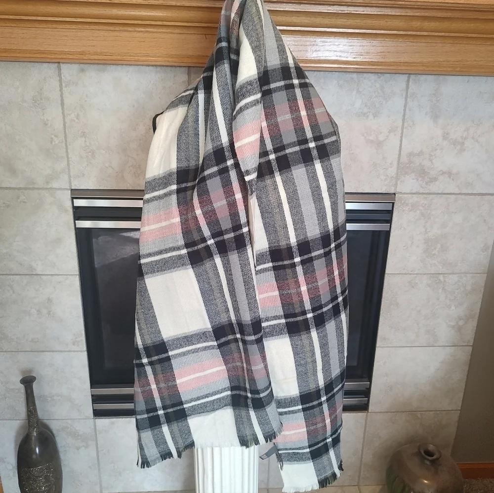 LOOK 🔥 3/$20 Plaid Scarf Wrap with Pink and Black Accents
